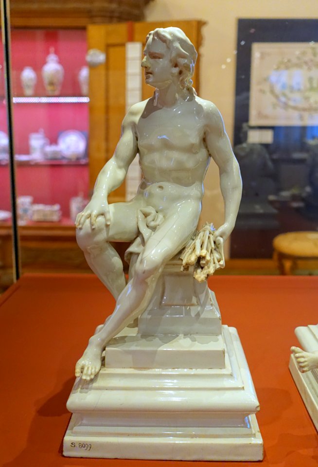 Figure, Fuldaer Fayence-Manufaktur, Fulda, undated, ceramic - Mainfränkisches Museum - Würzburg, Germany - DSC05029