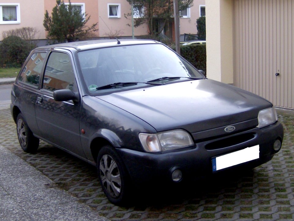 Ford Fiesta MK3 GFJ 1995 front