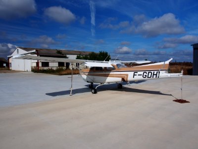 F-GDHI - Cessna 172 RG, Fontenay le Comte, pic1