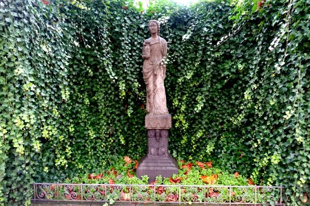 Figure - Platanenhain - Mathildenhöhe - Darmstadt, Germany - DSC01582