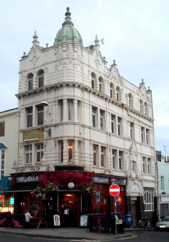 Former Western Hotel (now The Juggler), 21 Western Road, Hove (September 2010) (2)