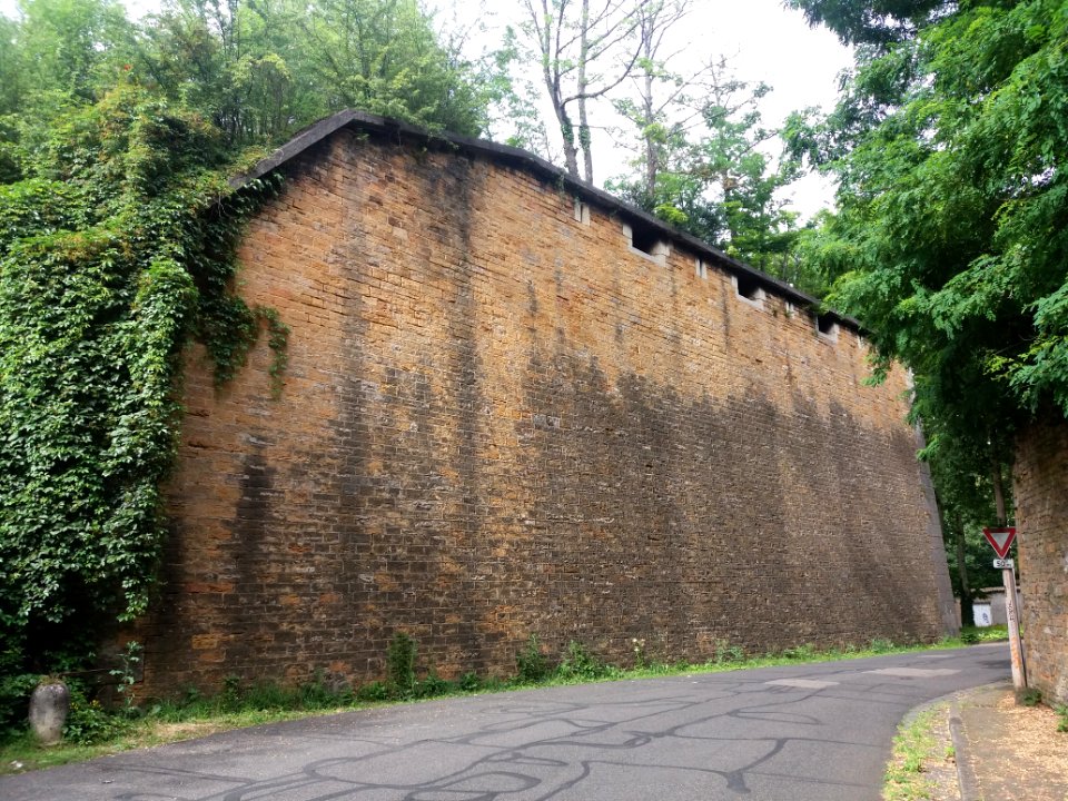 Fort de Loyasse - Mur sud-est rue du Bas de Loyasse