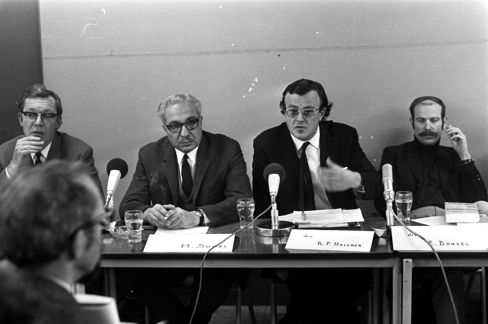 Forum over anti-zionisme en anti-semitisme in het Anne Frank huis Amsterdam. M. , Bestanddeelnr 923-1013