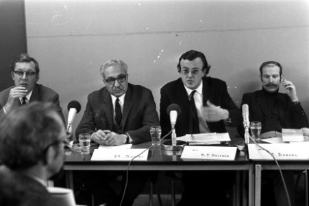 Forum over anti-zionisme en anti-semitisme in het Anne Frank huis Amsterdam. M. , Bestanddeelnr 923-1013