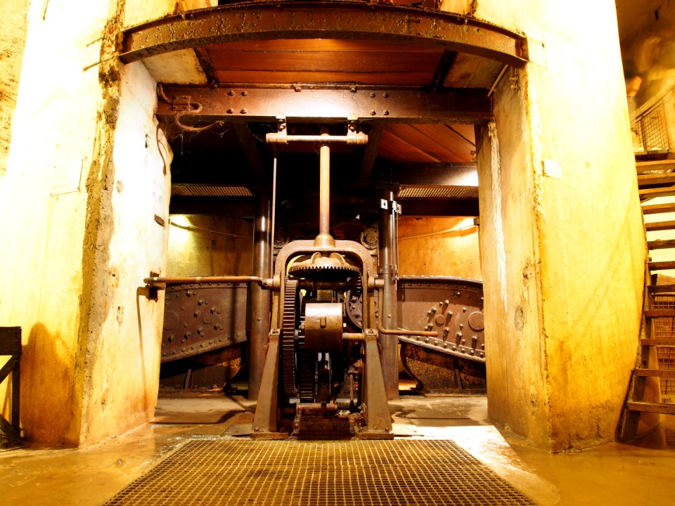Fort de Douaumont Fort de Douaumont part of the mechanism to lift the turret (manualy) pic2