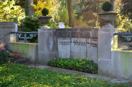 Frankfurt, Hauptfriedhof, Grab II Gartengräber 29, 29a, 30 v. Weinberg (4)