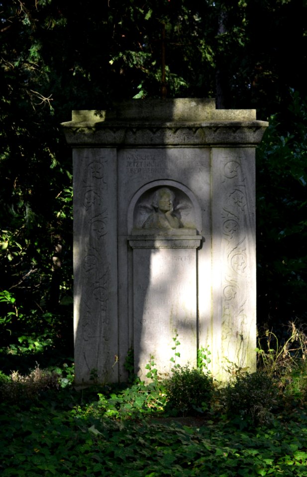 Frankfurt, Hauptfriedhof, Grab II 284 v. Heyden