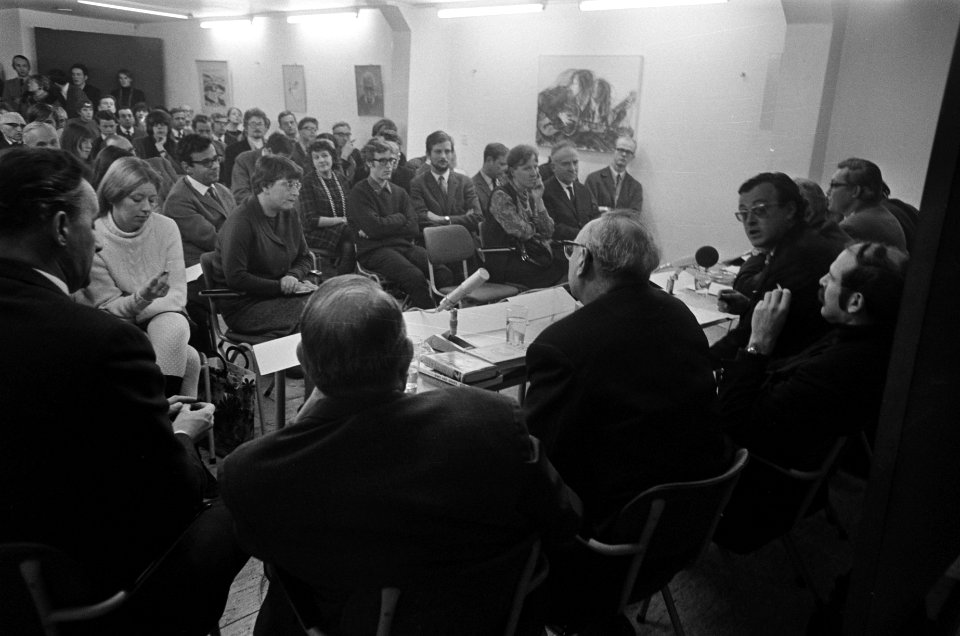 Forum over anti-zionisme en anti-semitisme in het Anne Frank huis Amsterdam., Bestanddeelnr 923-1014