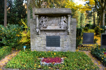 Frankfurt, Hauptfriedhof, Grab F 1355-1356 Linnemann