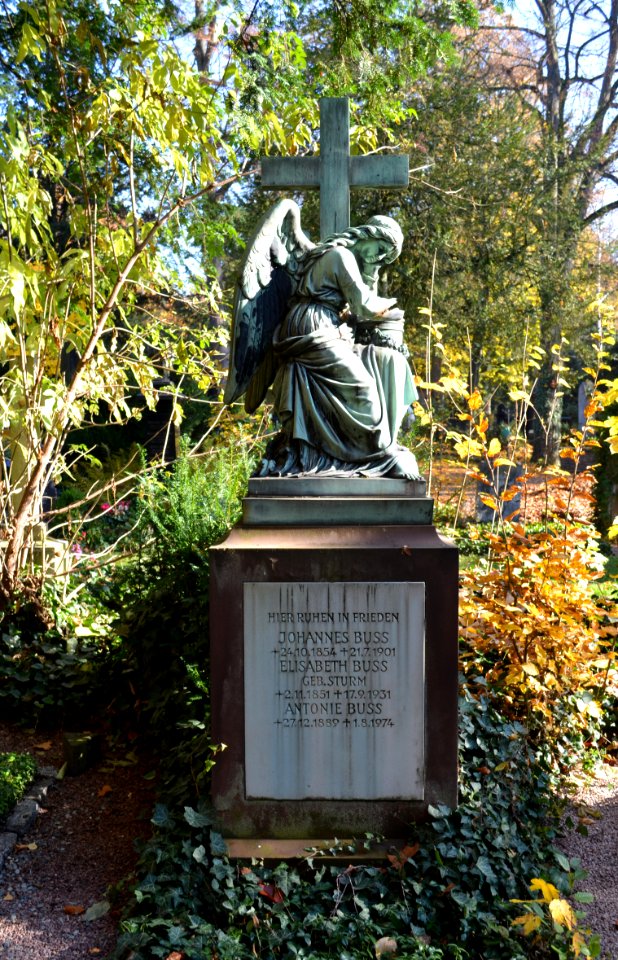 Frankfurt, Hauptfriedhof, Grab F 1802 Buss
