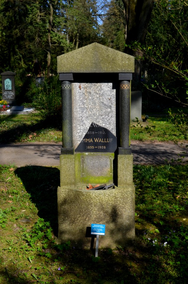 Frankfurt, Hauptfriedhof, Grab J 807a Walluf