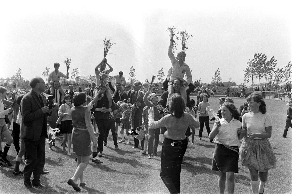 Finale schoolvoetbal afdeling E, het elftal van de Anthonie van Diemenschool kam, Bestanddeelnr 920-3511