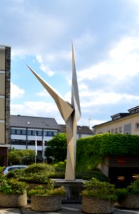 Frankfurt, Fischerfeldstraße, Stahlskulptur von Erich Hauser 1990