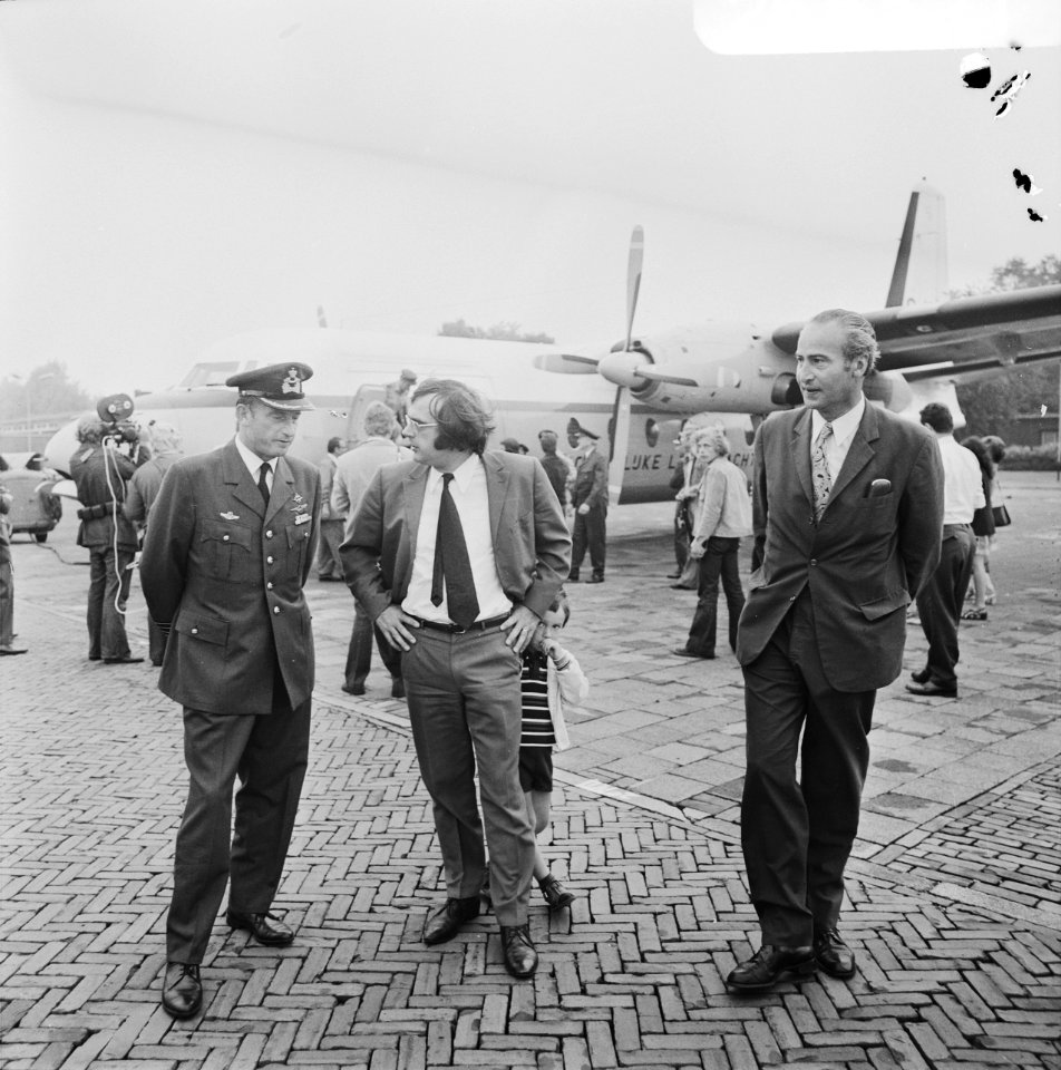 Fokker Friendship vertrekt naar Dakar om hulp te bieden bij vervoer hulpgoederen, Bestanddeelnr 926-5321