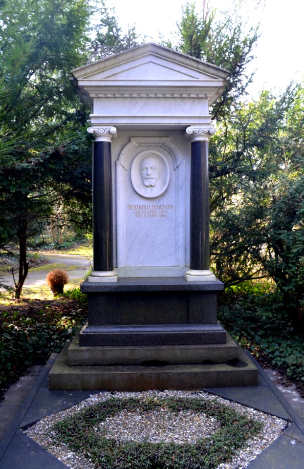 Frankfurt, Hauptfriedhof, Grab IV 138 Schuster