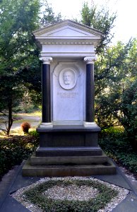 Frankfurt, Hauptfriedhof, Grab IV 138 Schuster