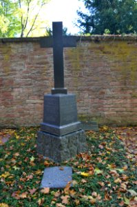 Frankfurt, Hauptfriedhof, Grab E an der Mauer 387a Donner von Richter