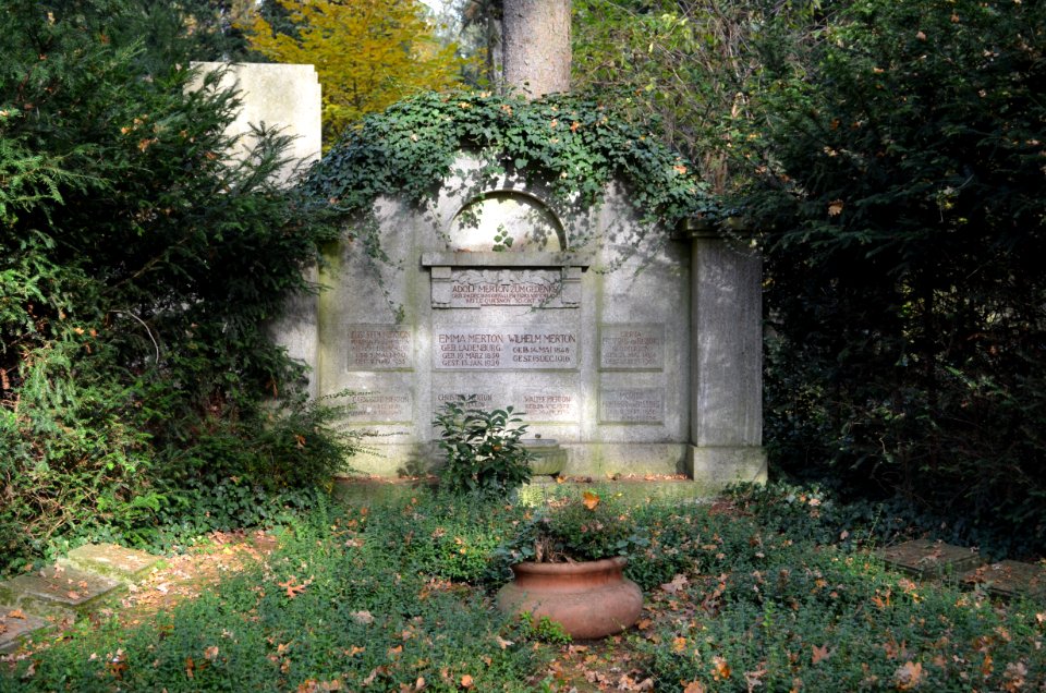 Frankfurt, Hauptfriedhof, Grab II Gartengräber 9, 10, 11, 12 Merton