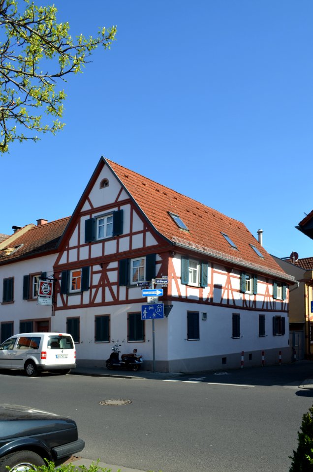 Frankfurt-Bergen, Marktstraße 50