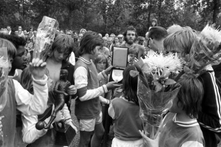 Finale schoolvoetbaltoernooi in Amsterdam kampioenen (Kartinischool) op de scho, Bestanddeelnr 927-1996