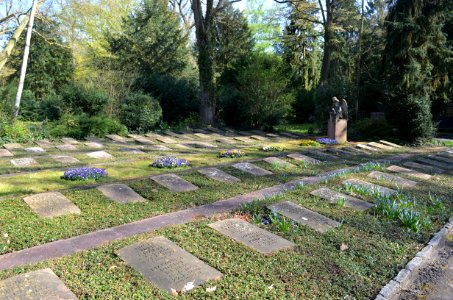 Frankfurt, Hauptfriedhof, Grab J 400-408-409d Grabstätte der Diakonissen (1)