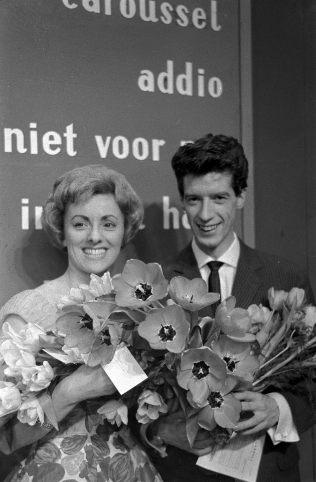 Finale van het Nationaal Songfestival 1960 in Hilversum, winnaar Rudy Carrell me, Bestanddeelnr 911-0171