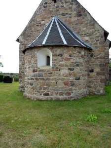 Flämingkirche Schmilkendorf -Ostansicht mit halbrunder Apsis- August 2020