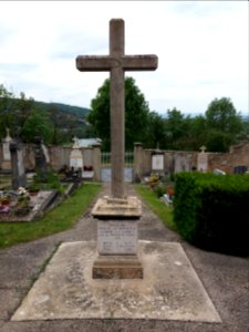 Fleurieu-sur-Saône - Chemin du Cimetière - Cimetière - Tombeau des curés de Fleurieu 01