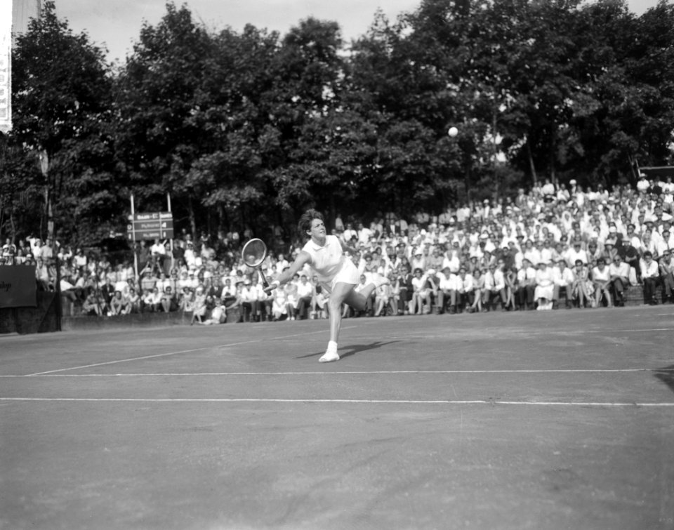 Finales tennis te Hilversum, mejuffrouw M. Smith in actie, Bestanddeelnr 916-6829