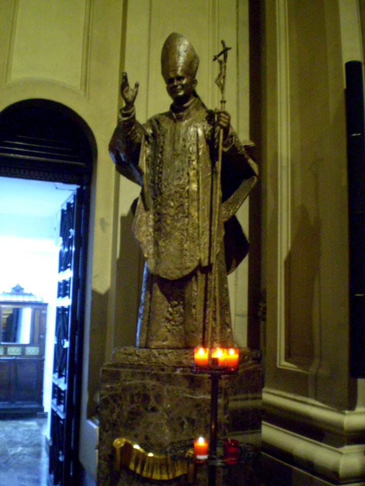 Estatua de Juan Pablo II en Santa Engracia PA220007