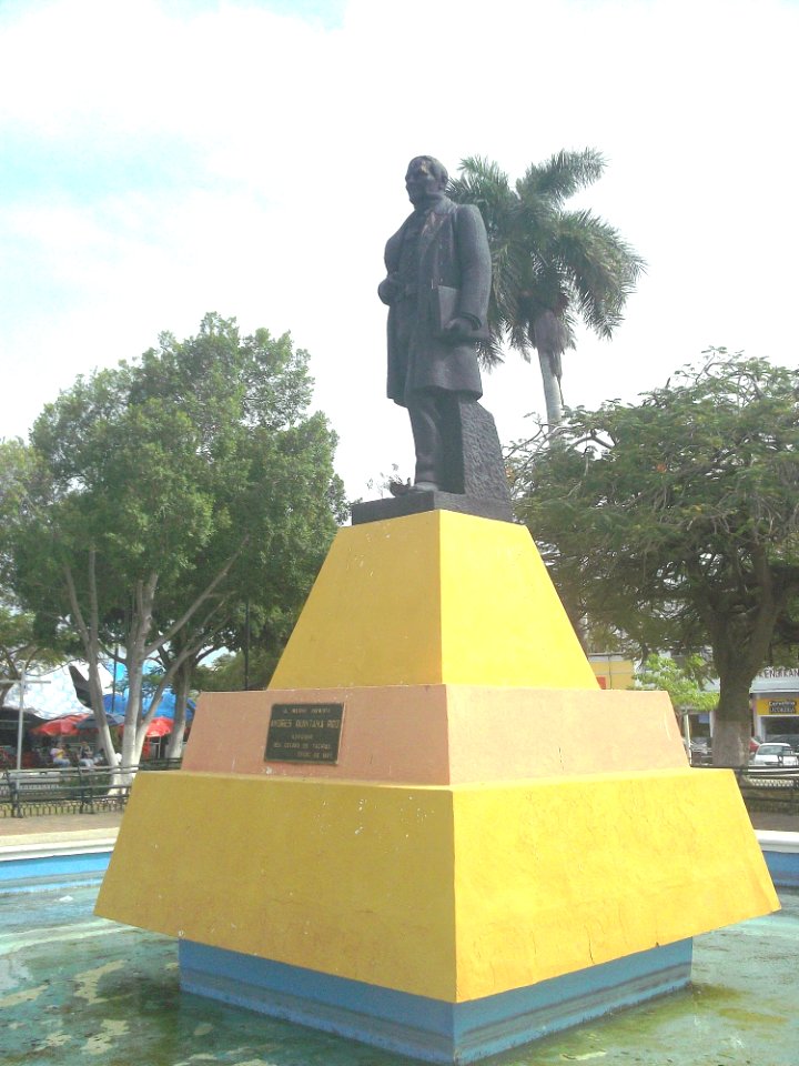 Estatua de Andrés Quintana Roo, Mérida, Yucatán (02)