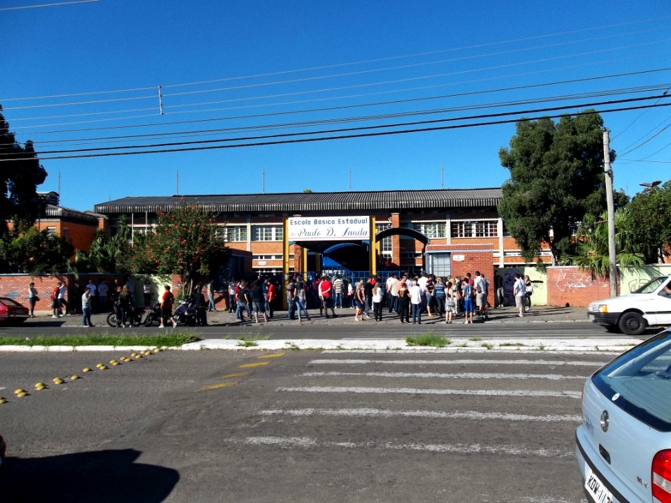 Escola Dr. Paulo Lauda. Tancredo Neves