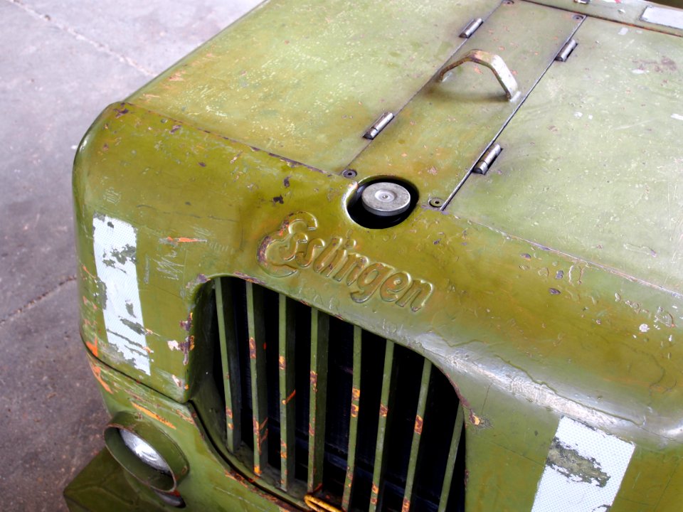 Esslingen aircraft tow truck in Aalborg Forsvars- og Garnisonsmuseum, pic3