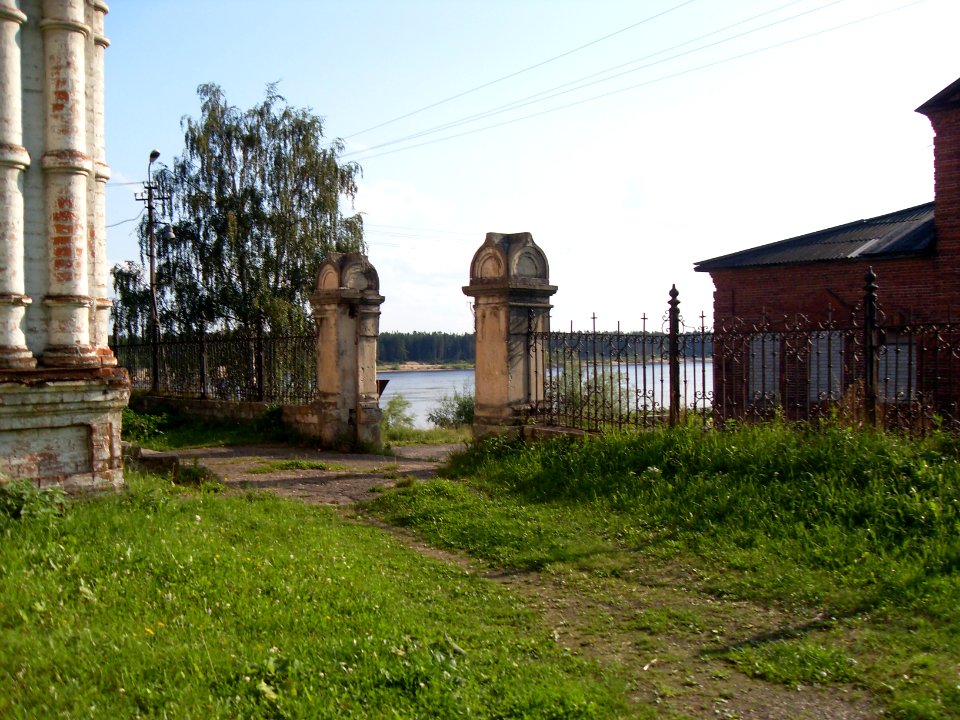 Fence and gate of the Church of the Holy Mandylion (Solvychegodsk) (02)