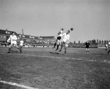 FC Zaanstreek tegen Feyenoord 1-2, bekervoetbal, Piet Kruiver (Feyenoord) in kop, Bestanddeelnr 916-9661