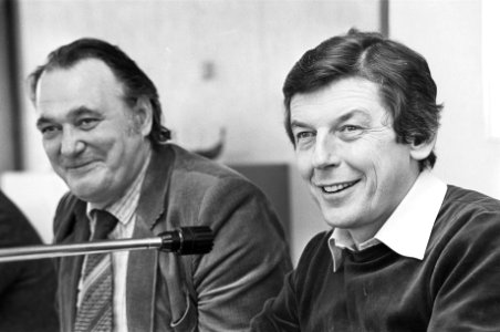 FNV-federatieraad Amsterdam. Links Herman Bode en Wim Kok (r.) tijdens persconfe, Bestanddeelnr 931-9044