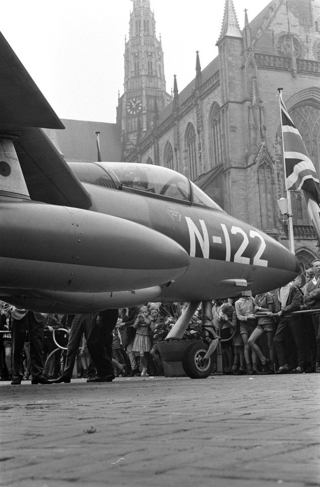 Fokkerherdenking in Haarlem Hunter op de Grote Markt, Bestanddeelnr 912-8826