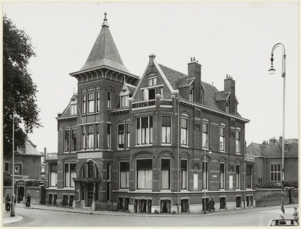 Gebouw van de Gemeentelijke Dienst voor Sociale Zaken Raamsingel 2. NL-HlmNHA 54005444