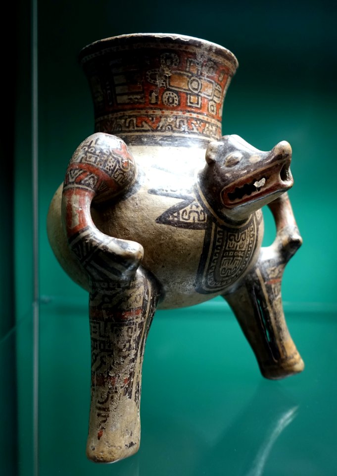 Footed vessel, Costa Rica, 800-1350 AD, ceramic - Naturhistorisches Museum Nürnberg - Nuremberg, Germany - DSC04064