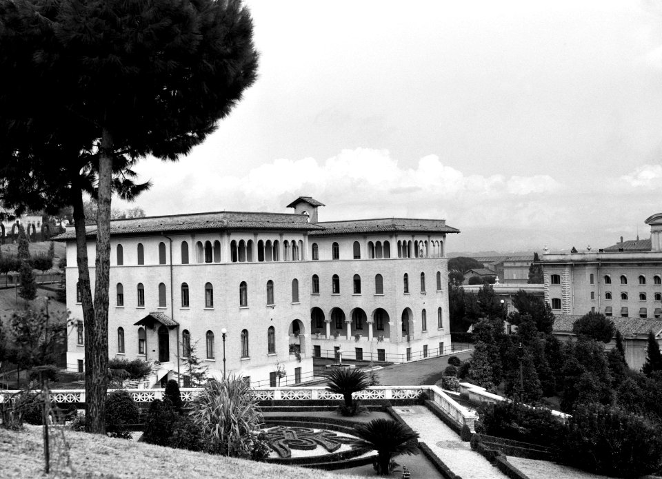 Gebouw van het Pauselijk Ethiopisch college in het Vaticaan, Bestanddeelnr 252-1764