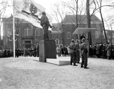 Februariherdenking op J. D. Meyerplein . Burgemeester houdt rede, Bestanddeelnr 913-5594