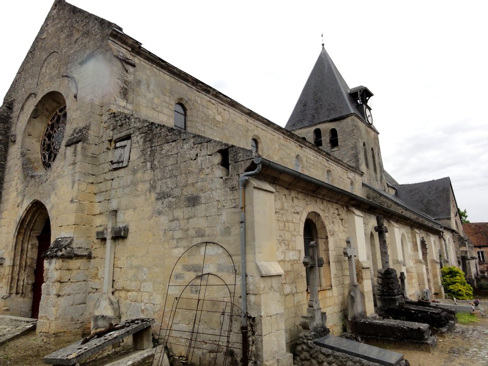 Festieux (Aisne) église Saint-Pierre (02)