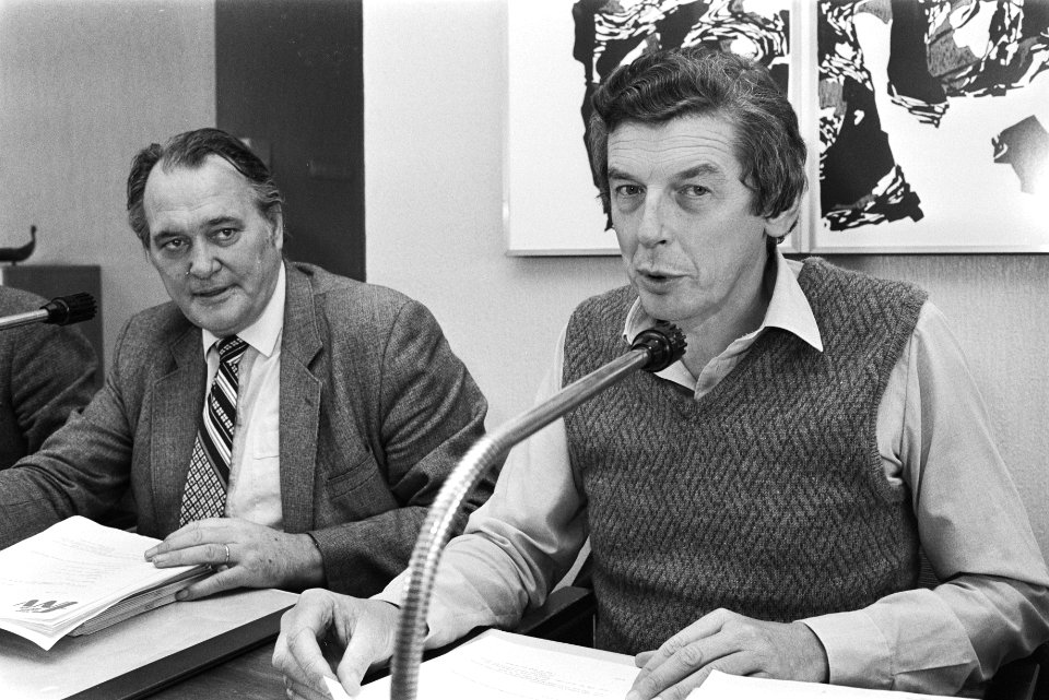 FNV-Federatieraad voorzitter Wim Kok (r) en dhr. Herman Bode, Bestanddeelnr 932-7827