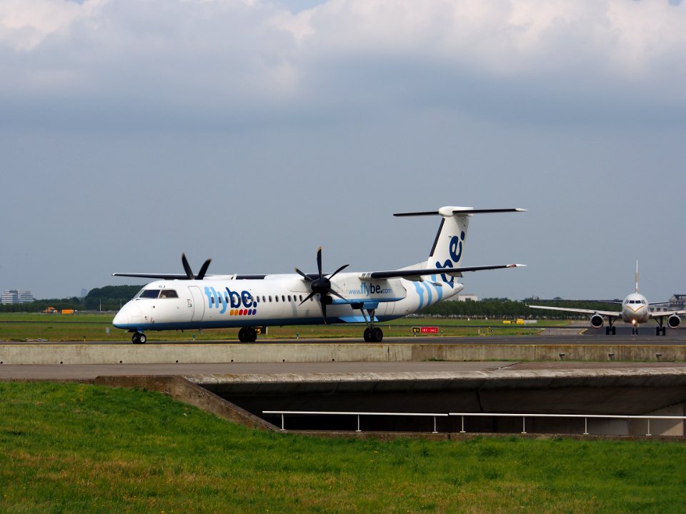 G-ECOJ Flybe De Havilland Canada DHC-8-402Q Dash 8 - cn 4229 taxiing 14july2013 pic-004