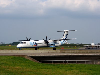 G-ECOJ Flybe De Havilland Canada DHC-8-402Q Dash 8 - cn 4229 taxiing 14july2013 pic-004