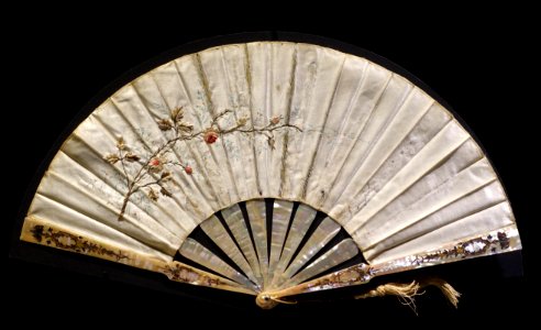 Folding fan, China, c. 1900, mother-of-pearl and satin silk - Museu do Oriente - Lisbon, Portugal - DSC06840