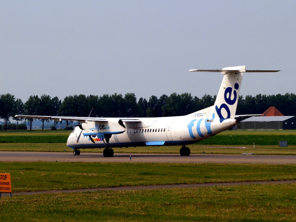 G-ECOJ Flybe De Havilland Canada DHC-8-402Q Dash 8 - cn 4229 taxiing 13july2013 pic-004