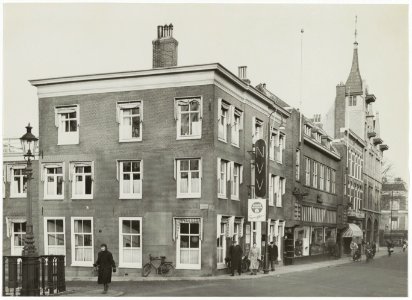 Gebouw van de NVV ( Ned. Verbond van Vakverenigingen). Kruisweg 74, hoek Nieuwe Gracht. NL-HlmNHA 54010656