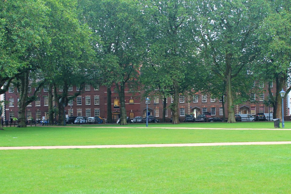 10 And 12, Queen Square