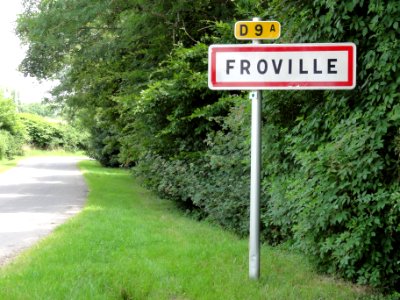 Froville (M-et-M) city limit sign